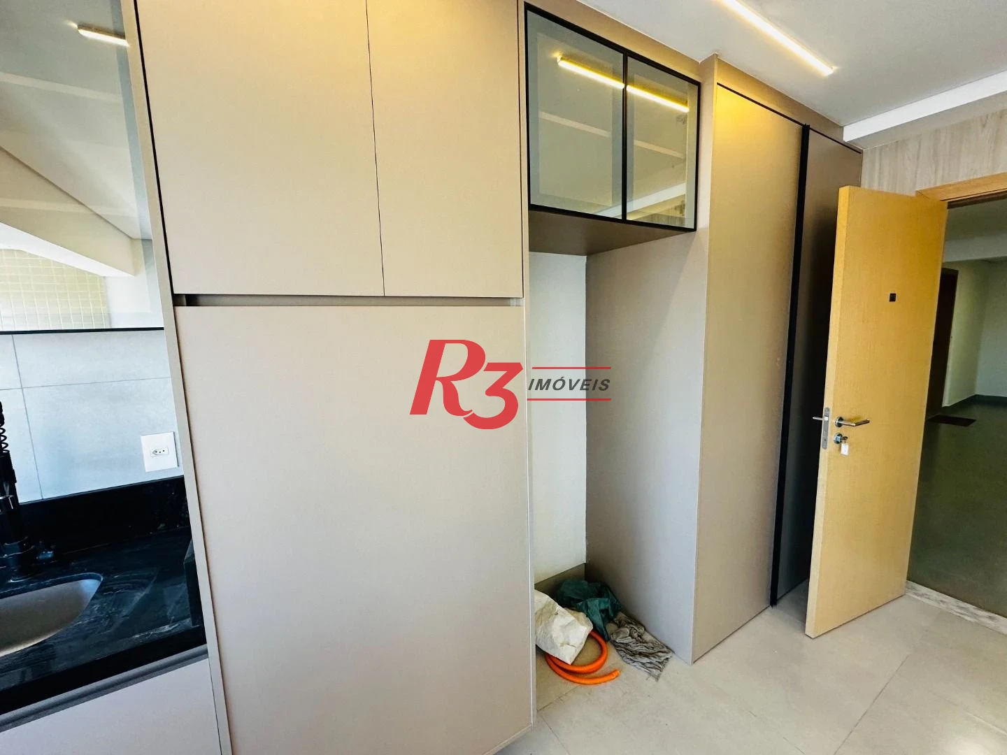 Apartamento com 2 dormitórios à venda, 65 m² por R$ 1.070.000,00 - Ponta da Praia - Santos/SP