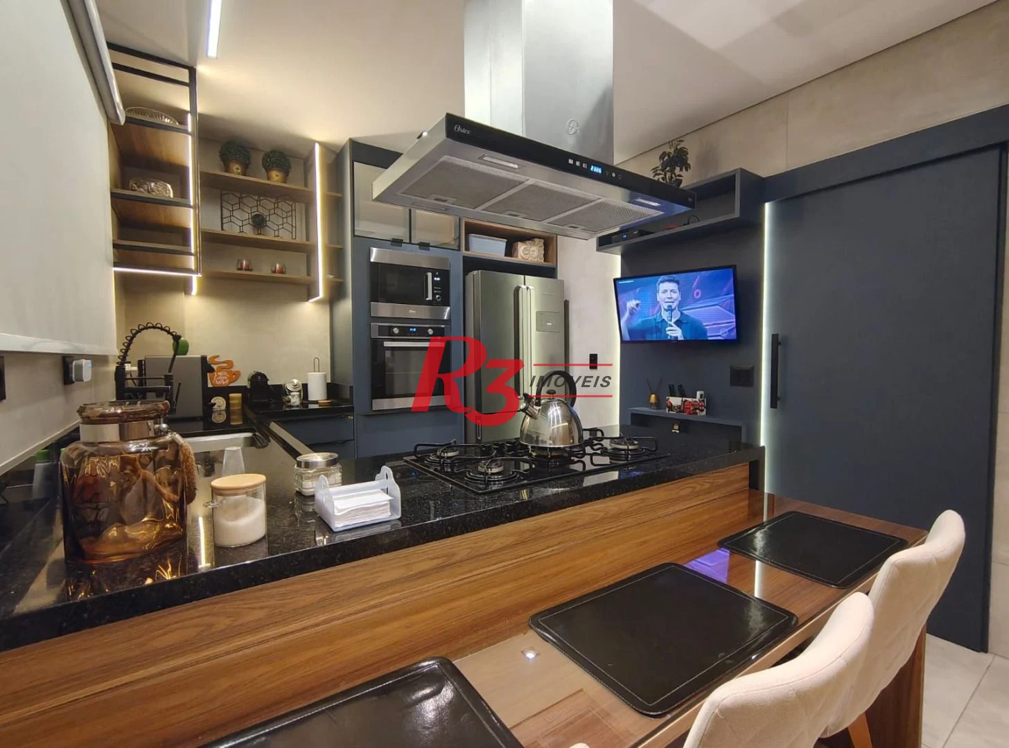 Apartamento com 3 dormitórios à venda, 170 m² por R$ 2.350.000,00 - Gonzaga - Santos/SP