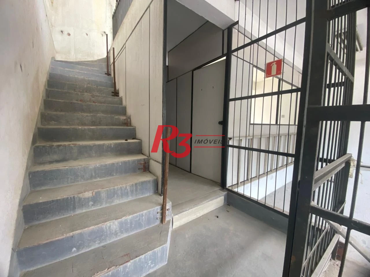 Galpão, 331 m² - venda por R$ 800.000,00 ou aluguel por R$ 6.000,00/mês - Paquetá - Santos/SP