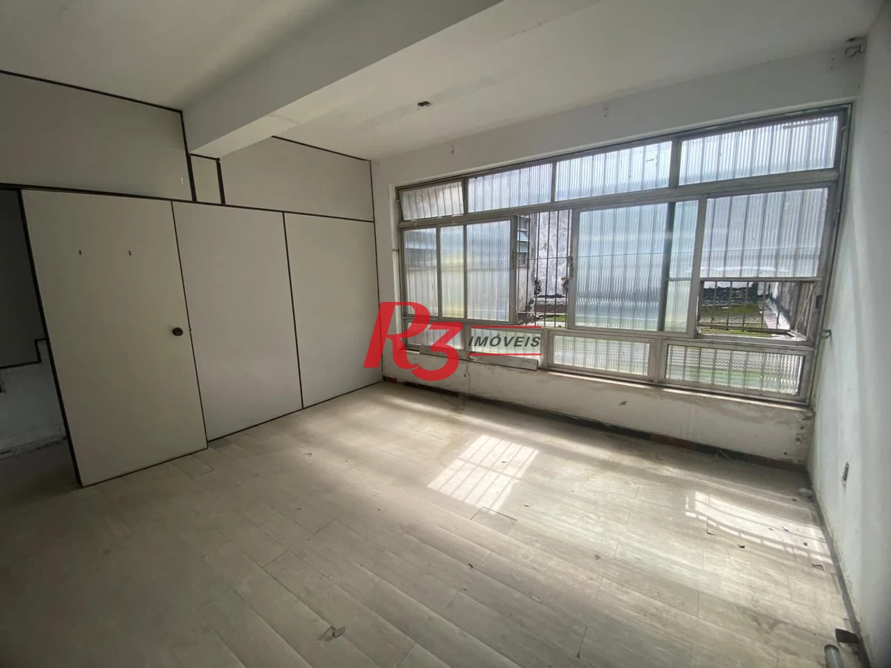 Galpão, 331 m² - venda por R$ 800.000,00 ou aluguel por R$ 6.000,00/mês - Paquetá - Santos/SP