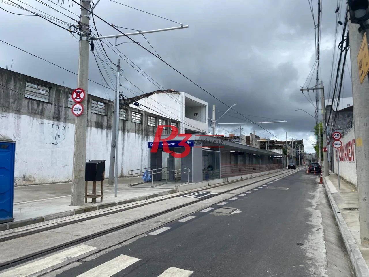 Galpão, 331 m² - venda por R$ 800.000,00 ou aluguel por R$ 6.000,00/mês - Paquetá - Santos/SP
