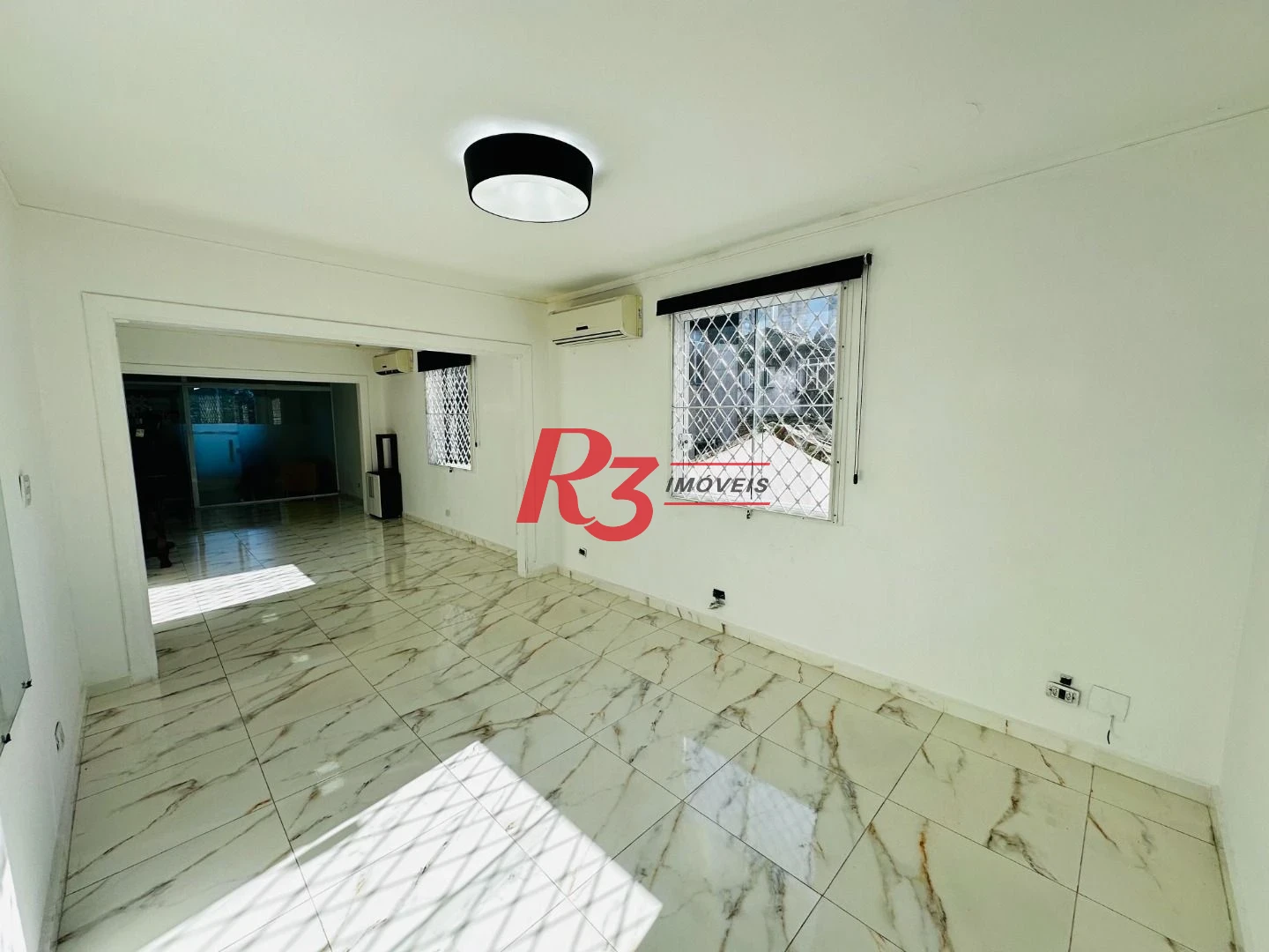 Sobrado com 4 dormitórios à venda, 245 m² por R$ 1.500.000,00 - Ponta da Praia - Santos/SP