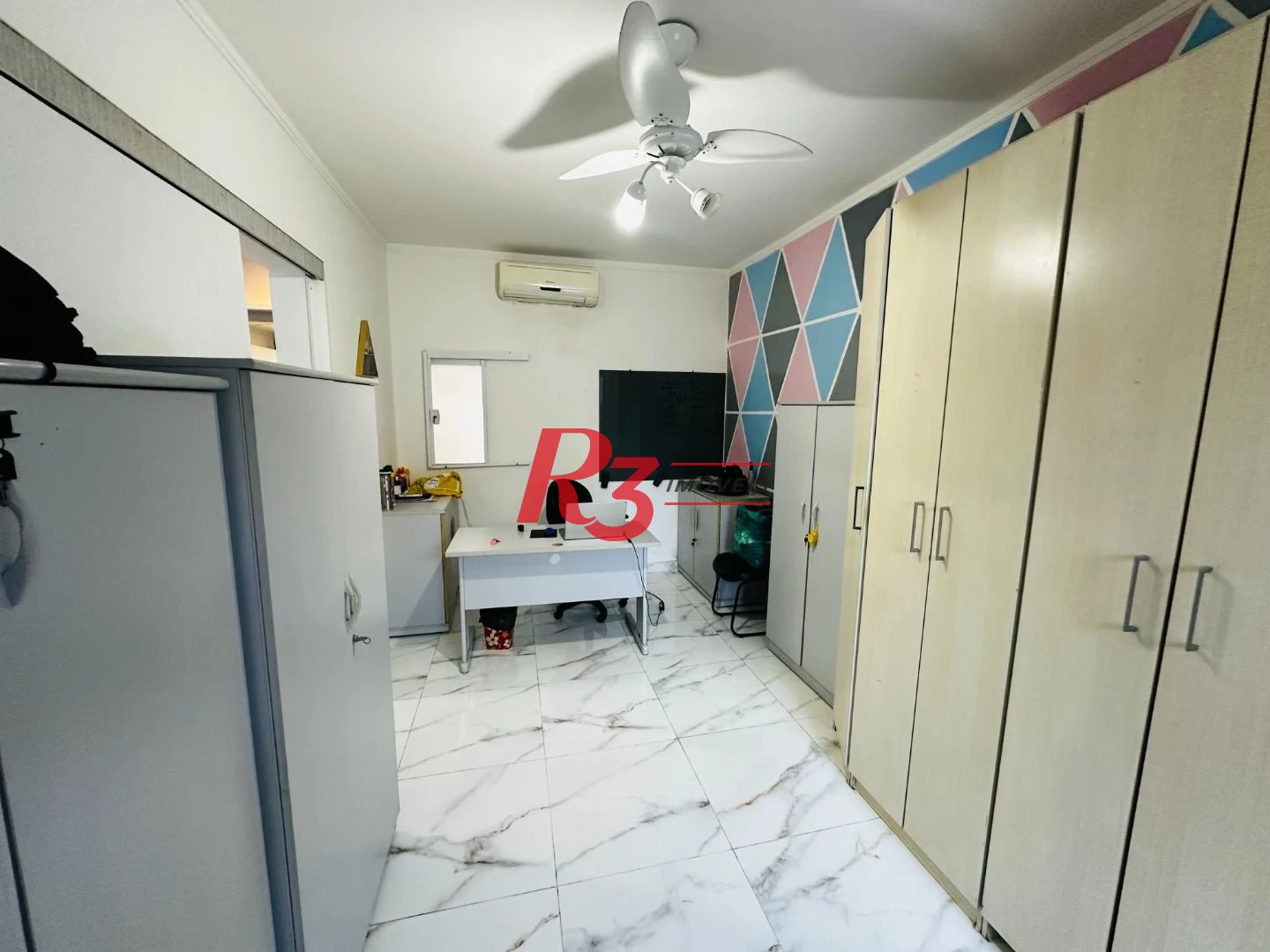 Sobrado com 4 dormitórios à venda, 245 m² por R$ 1.500.000,00 - Ponta da Praia - Santos/SP