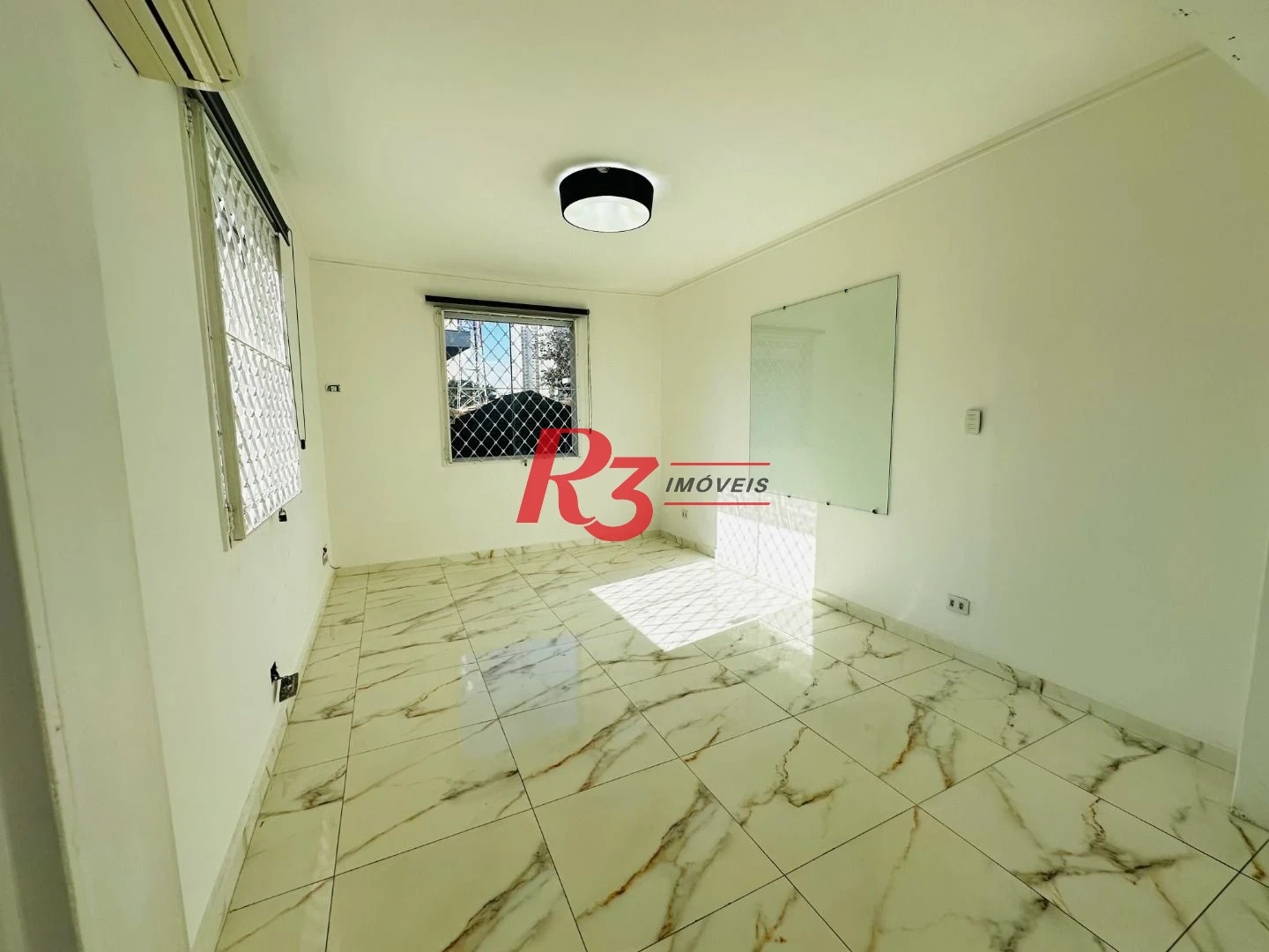Sobrado com 4 dormitórios à venda, 245 m² por R$ 1.500.000,00 - Ponta da Praia - Santos/SP