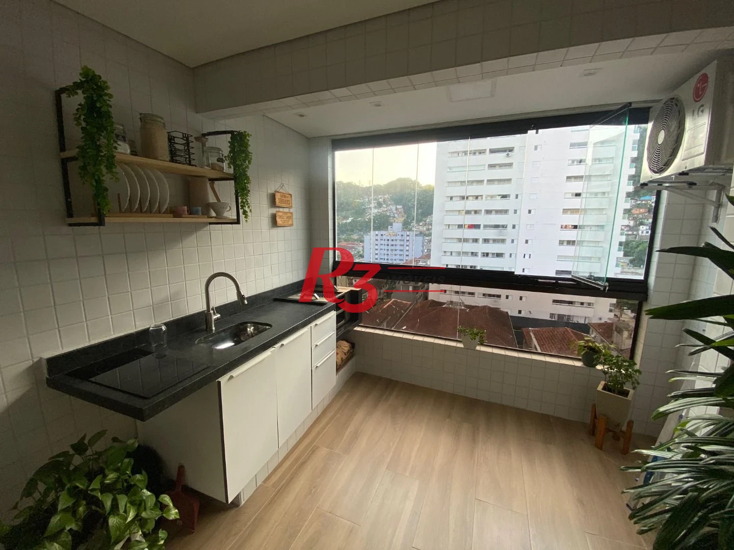 Apartamento com 2 dormitórios à venda, 100 m² por R$ 690.000,00 - Marapé - Santos/SP