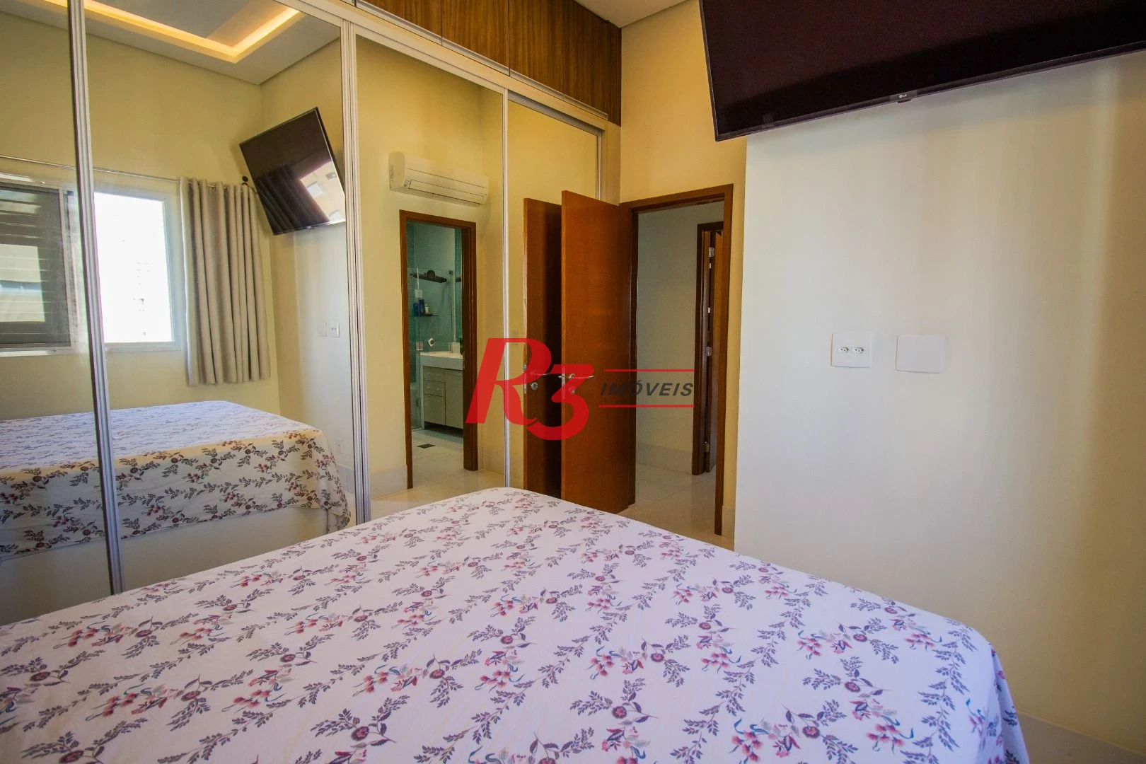 Apartamento com 2 dormitórios à venda, 114 m² por R$ 1.650.000,00 - Pompéia - Santos/SP