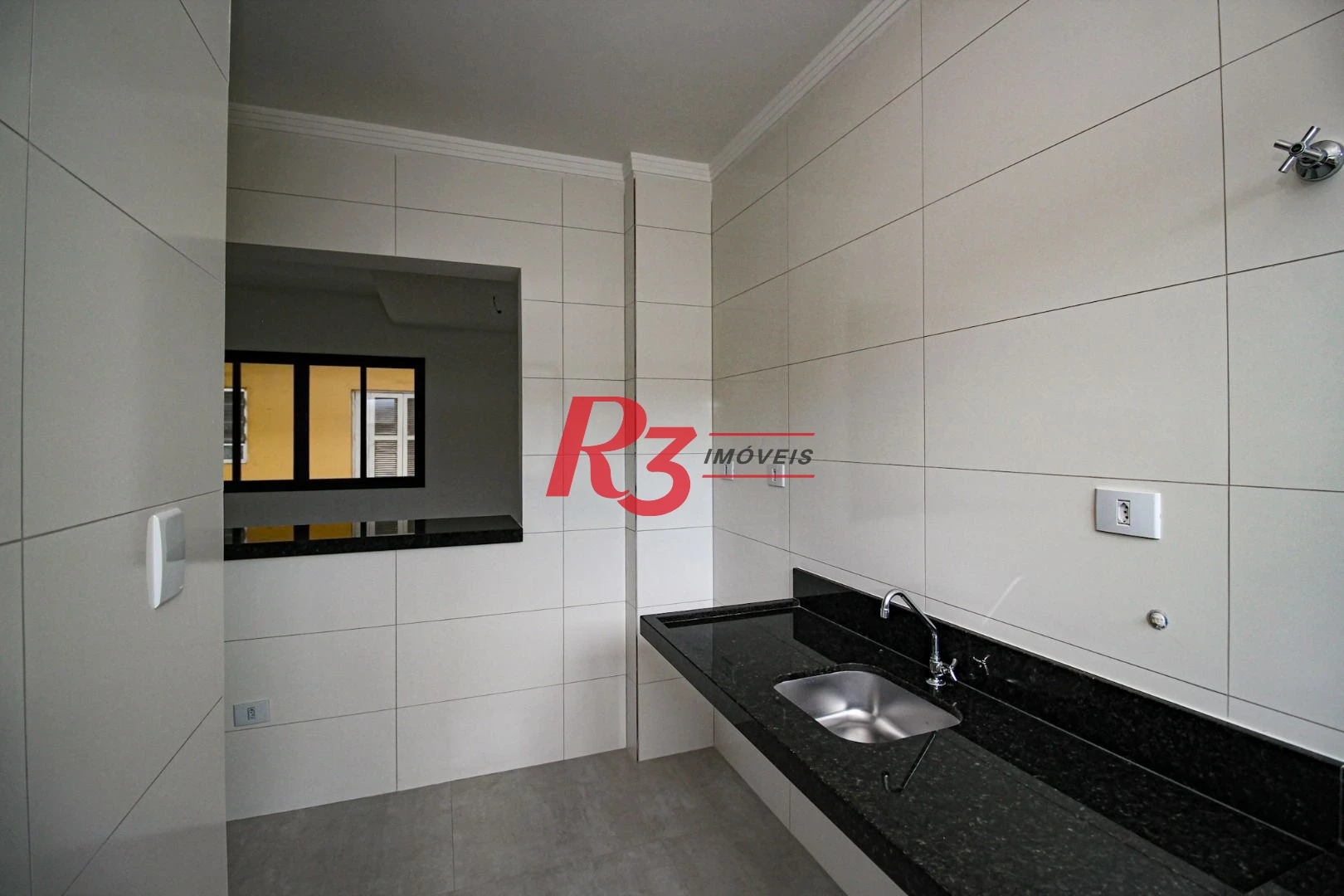 Sobrado triplex  à venda  em villagio no bairro do Macuco. 94 m², 2 suítes, vaga para carro e moto e espaço com churrasqueira!