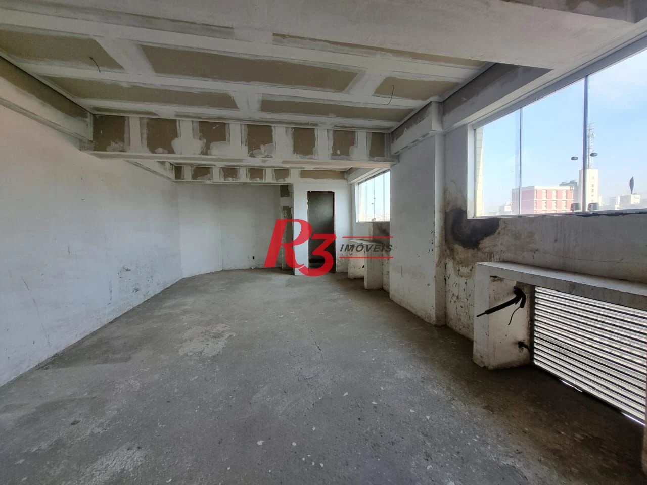 Sala comercial para locação em avenida comercial de Santos, com uma condição muito especial!!