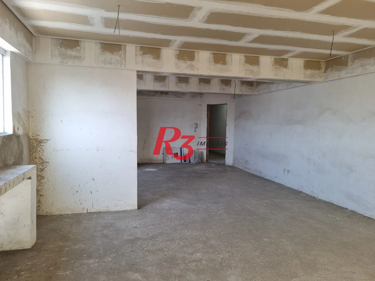 Sala comercial para locação em avenida comercial de Santos, com uma condição muito especial!!