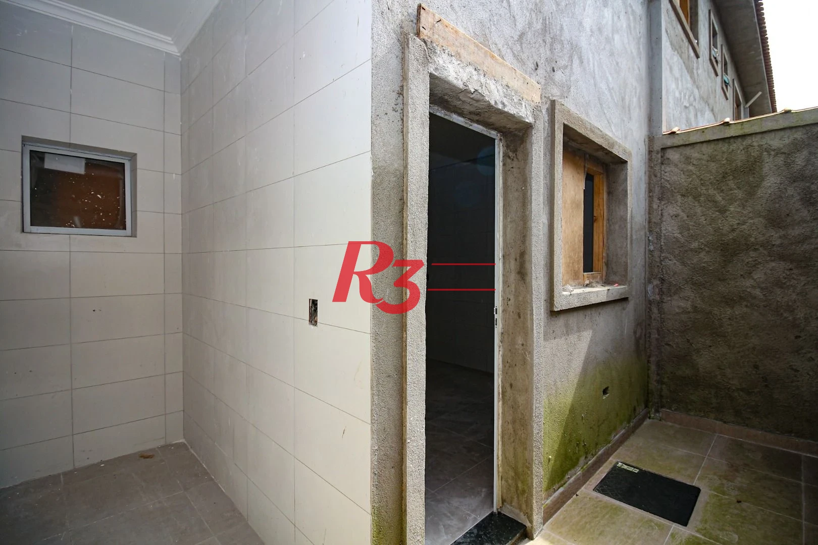 Sobrado Novo com 03 Suítes