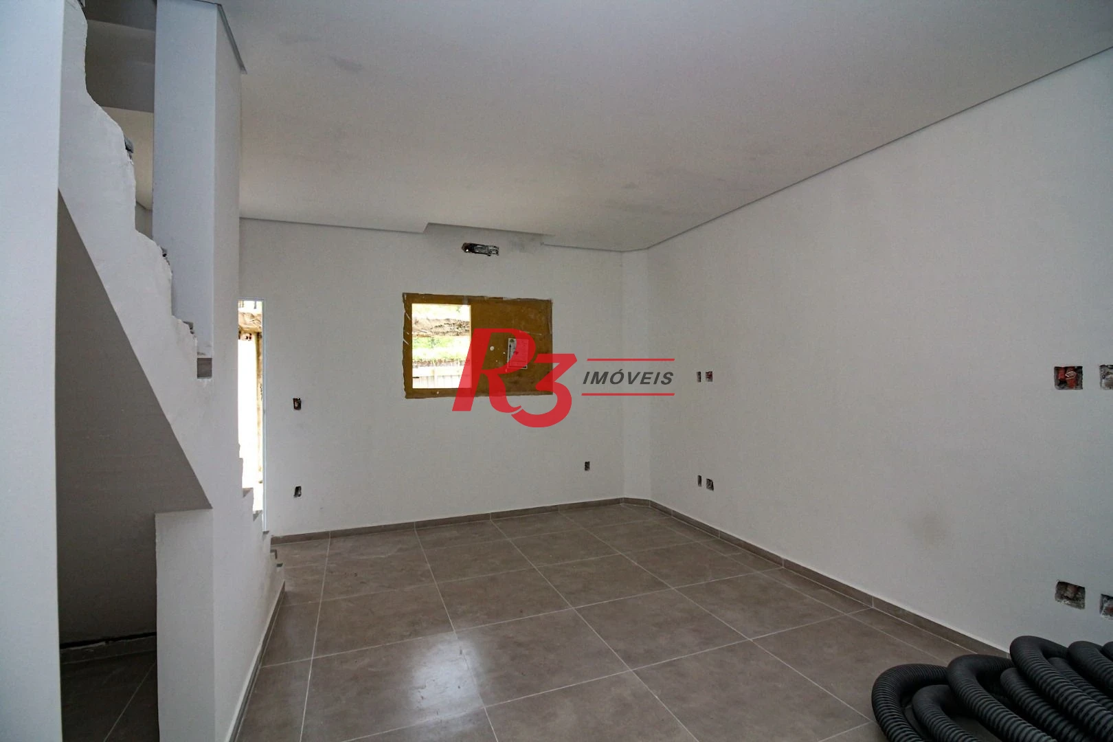 Sobrado Novo com 03 Suítes