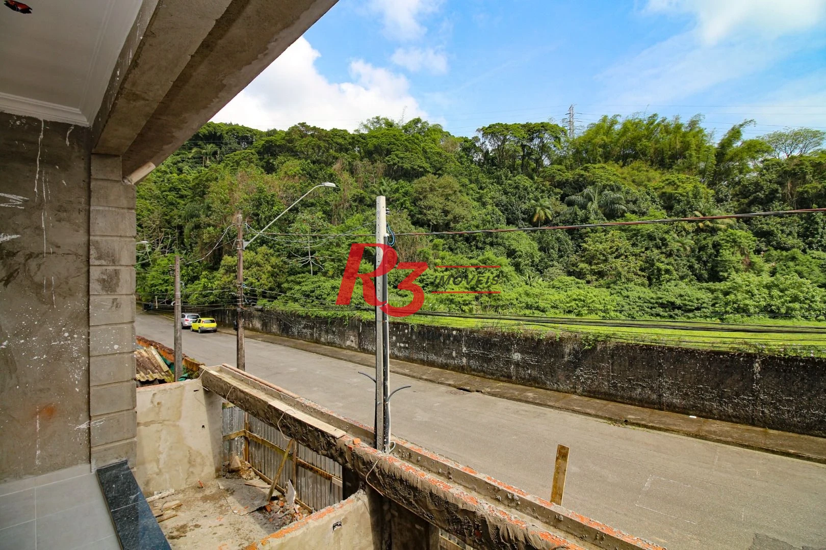 Sobrado Novo com 03 Suítes
