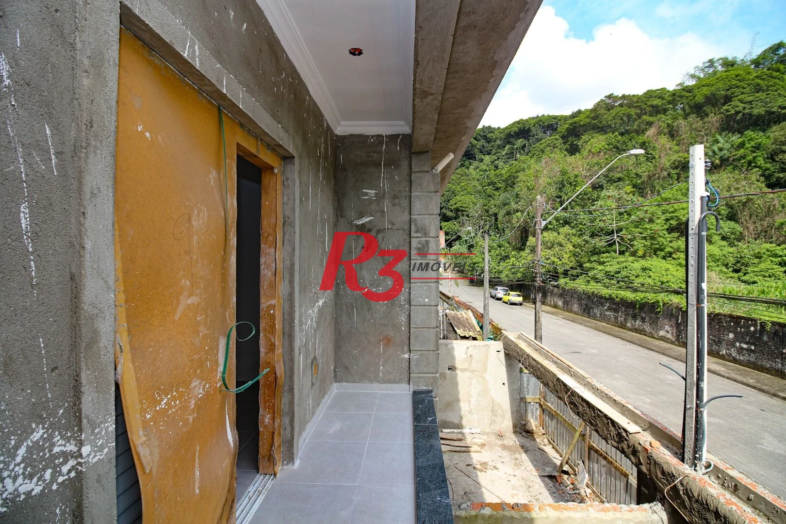Sobrado Novo com 03 Suítes