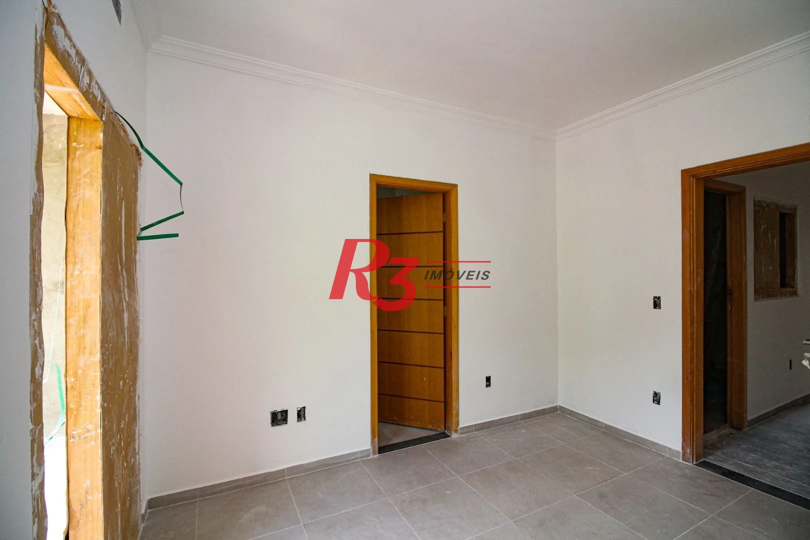 Sobrado Novo com 03 Suítes