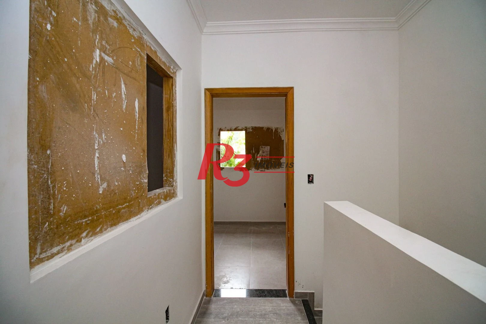 Sobrado Novo com 03 Suítes