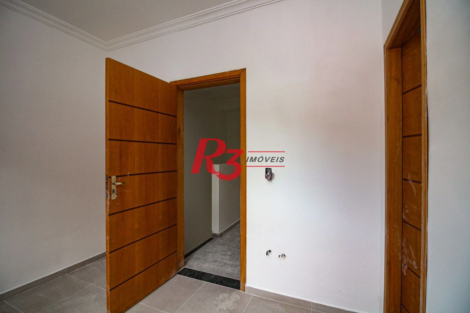 Sobrado Novo com 03 Suítes