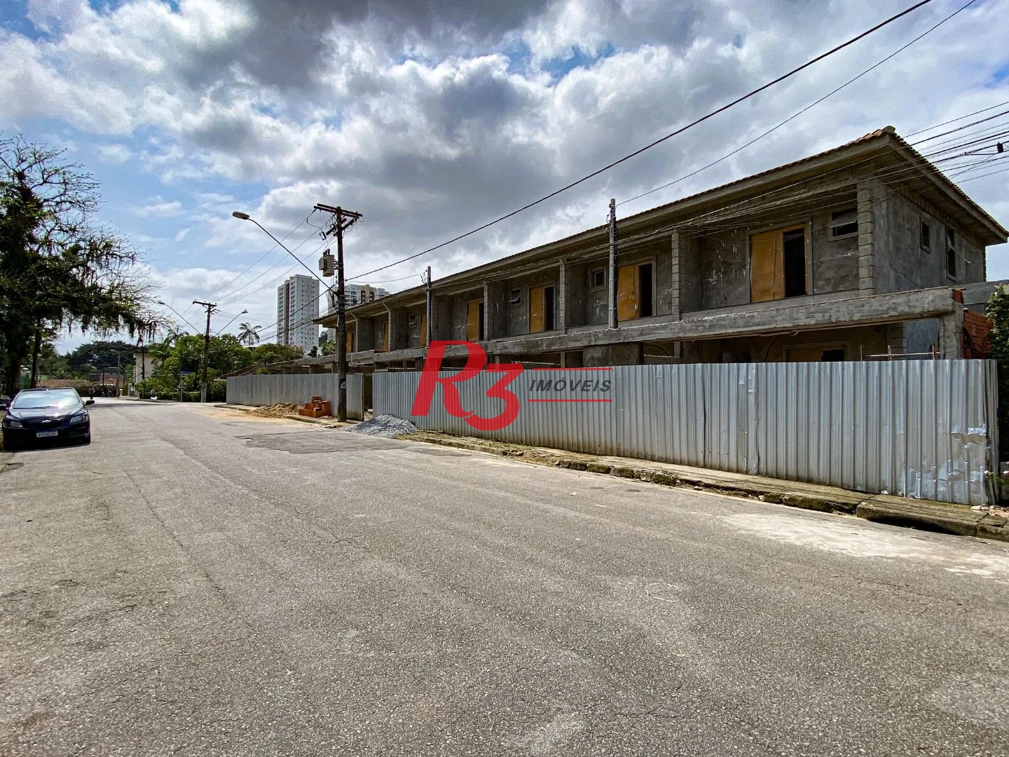Sobrado Novo com 03 Suítes