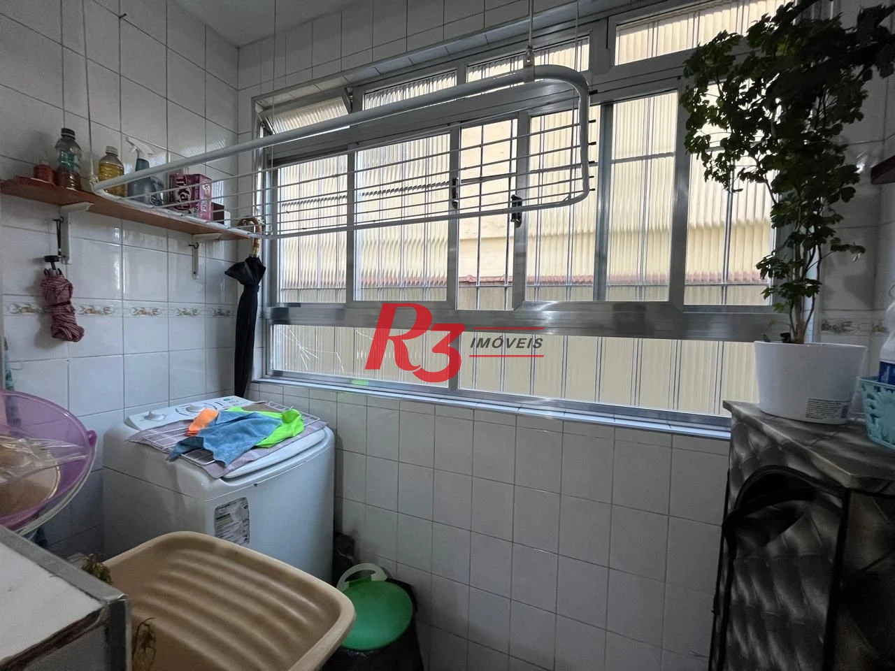 Apartamento com 2 dormitórios à venda, 69 m² por R$ 370.000,00 - Encruzilhada - Santos/SP