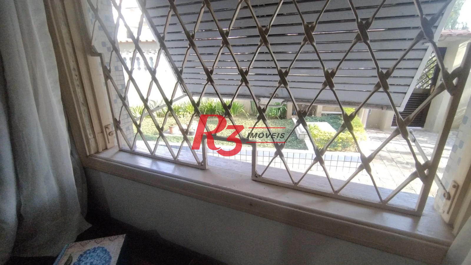Apartamento com 2 dormitórios à venda, 69 m² por R$ 370.000,00 - Encruzilhada - Santos/SP