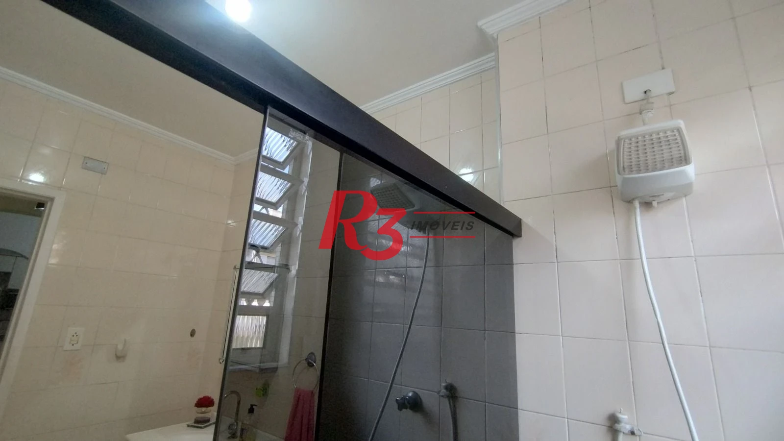 Apartamento com 2 dormitórios à venda, 69 m² por R$ 370.000,00 - Encruzilhada - Santos/SP