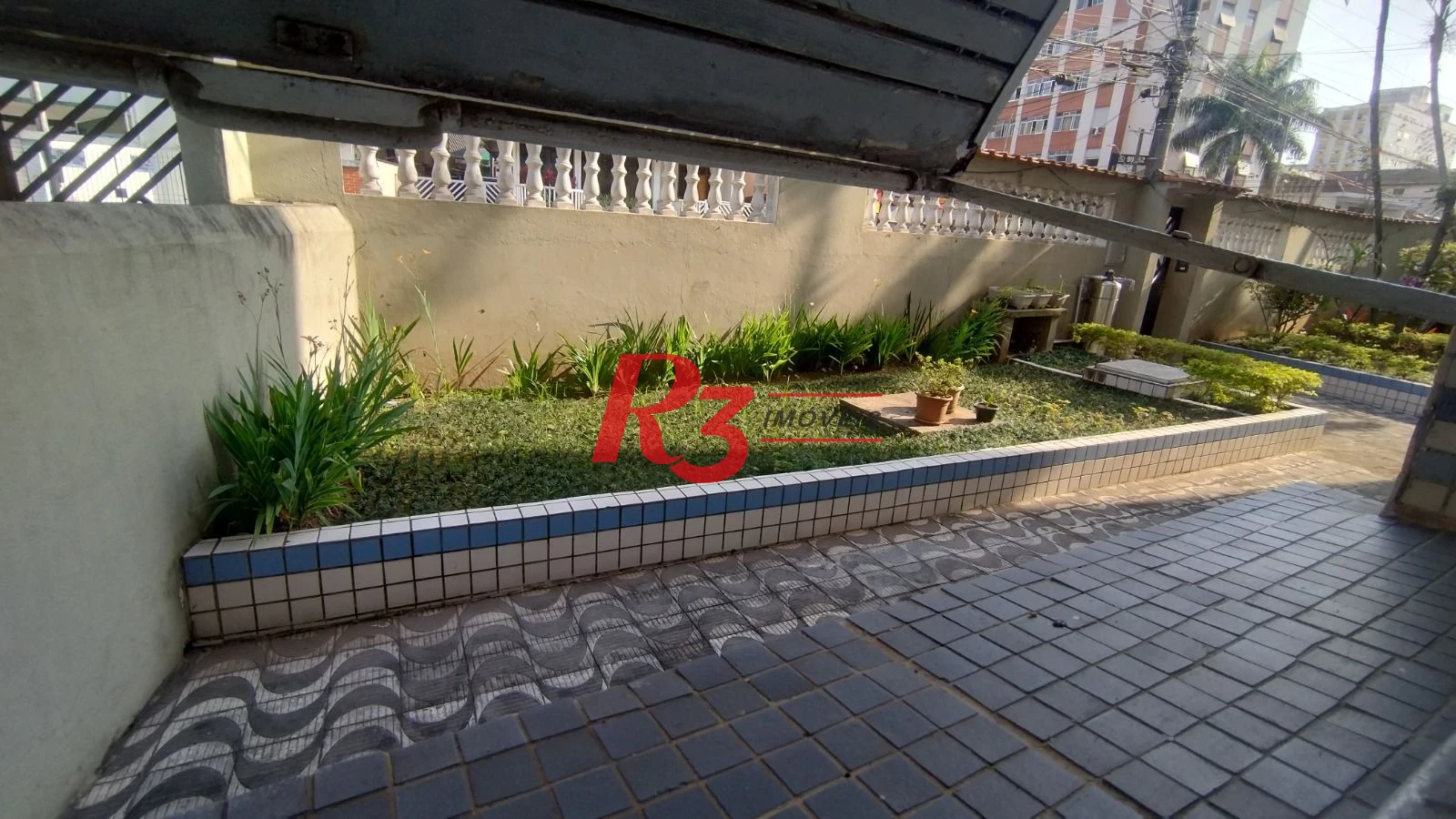 Apartamento com 2 dormitórios à venda, 69 m² por R$ 370.000,00 - Encruzilhada - Santos/SP