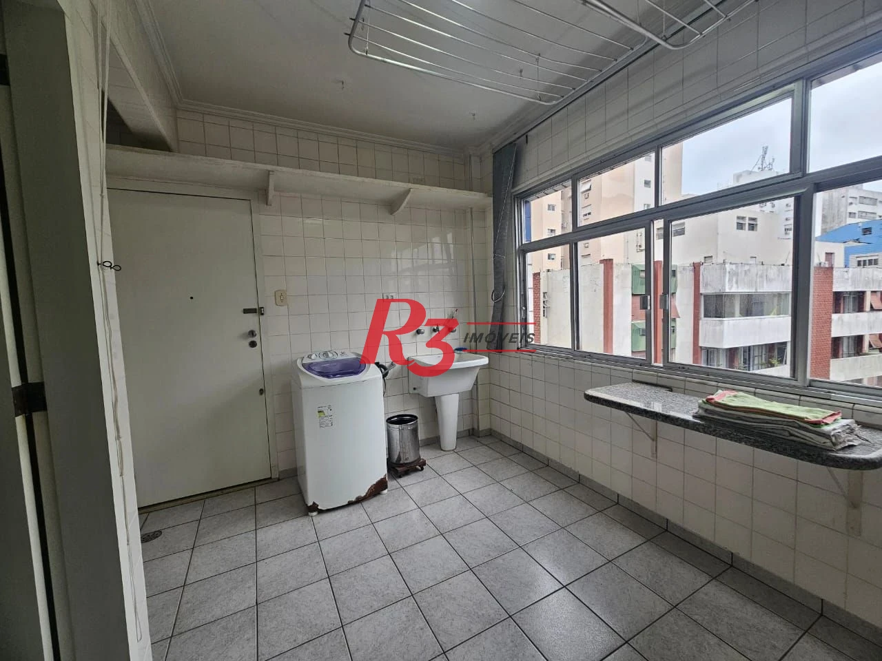 Apartamento com 3 dormitórios à venda, 190 m² por R$ 930.000,00 - Gonzaga - Santos/SP