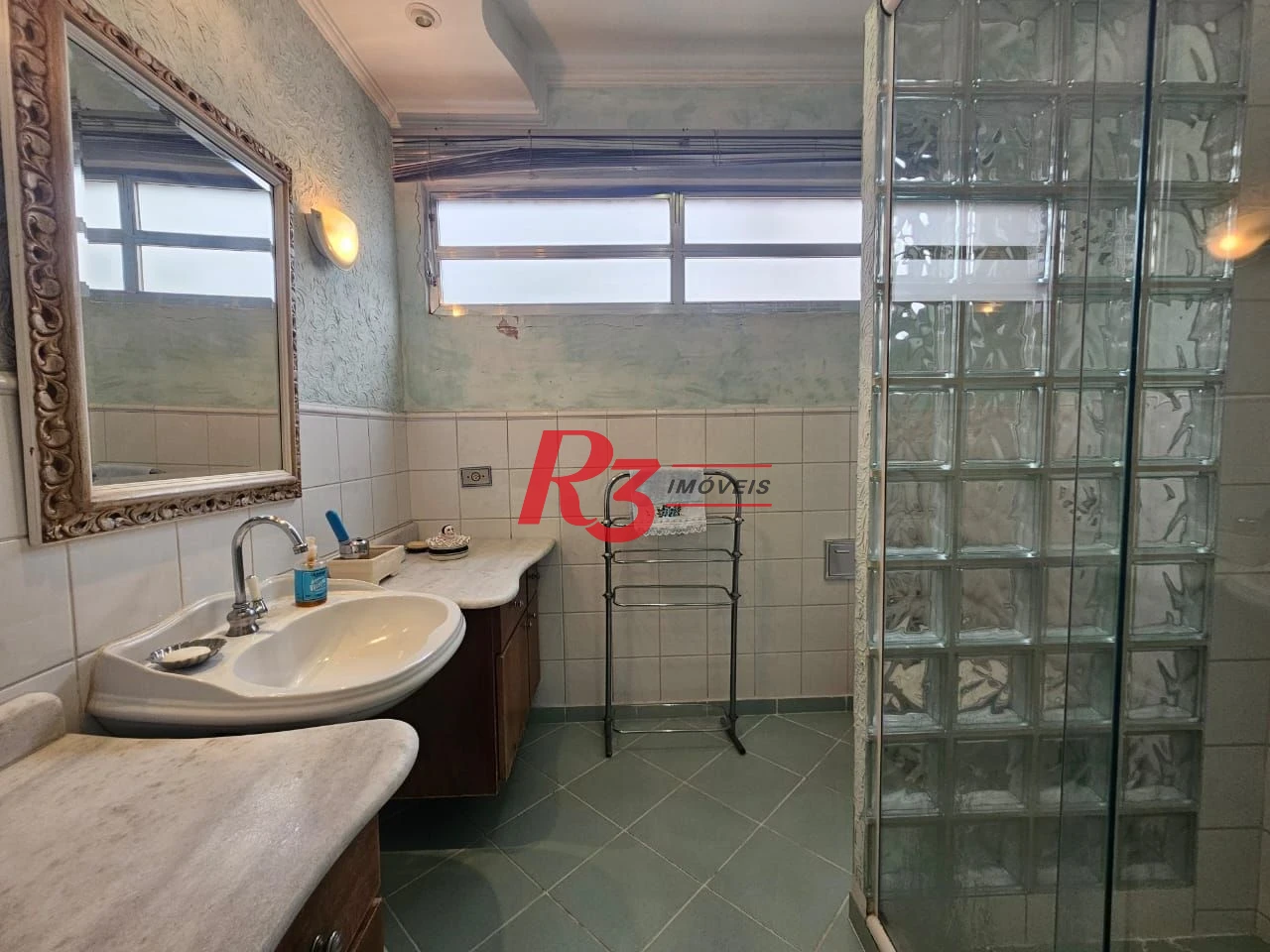 Apartamento com 3 dormitórios à venda, 190 m² por R$ 930.000,00 - Gonzaga - Santos/SP