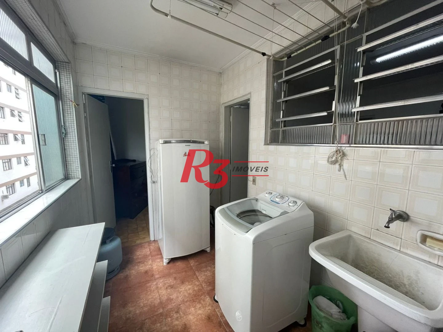Apartamento com 2 dormitórios à venda, 100 m² por R$ 590.000,00 - Embaré - Santos/SP