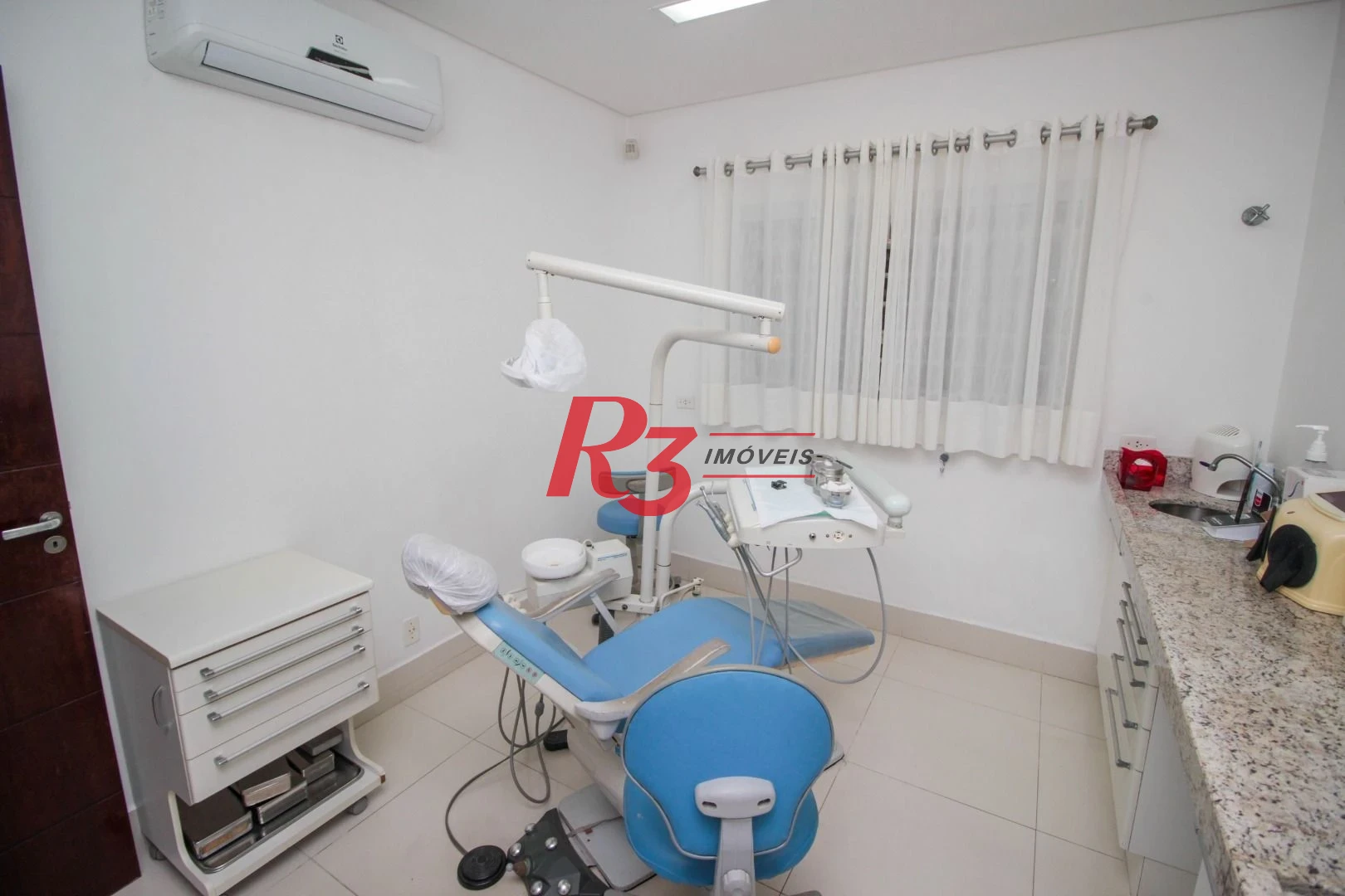 Sobrado com 4 dormitórios para alugar, 236 m² por R$ 18.104,17/mês - Embaré - Santos/SP