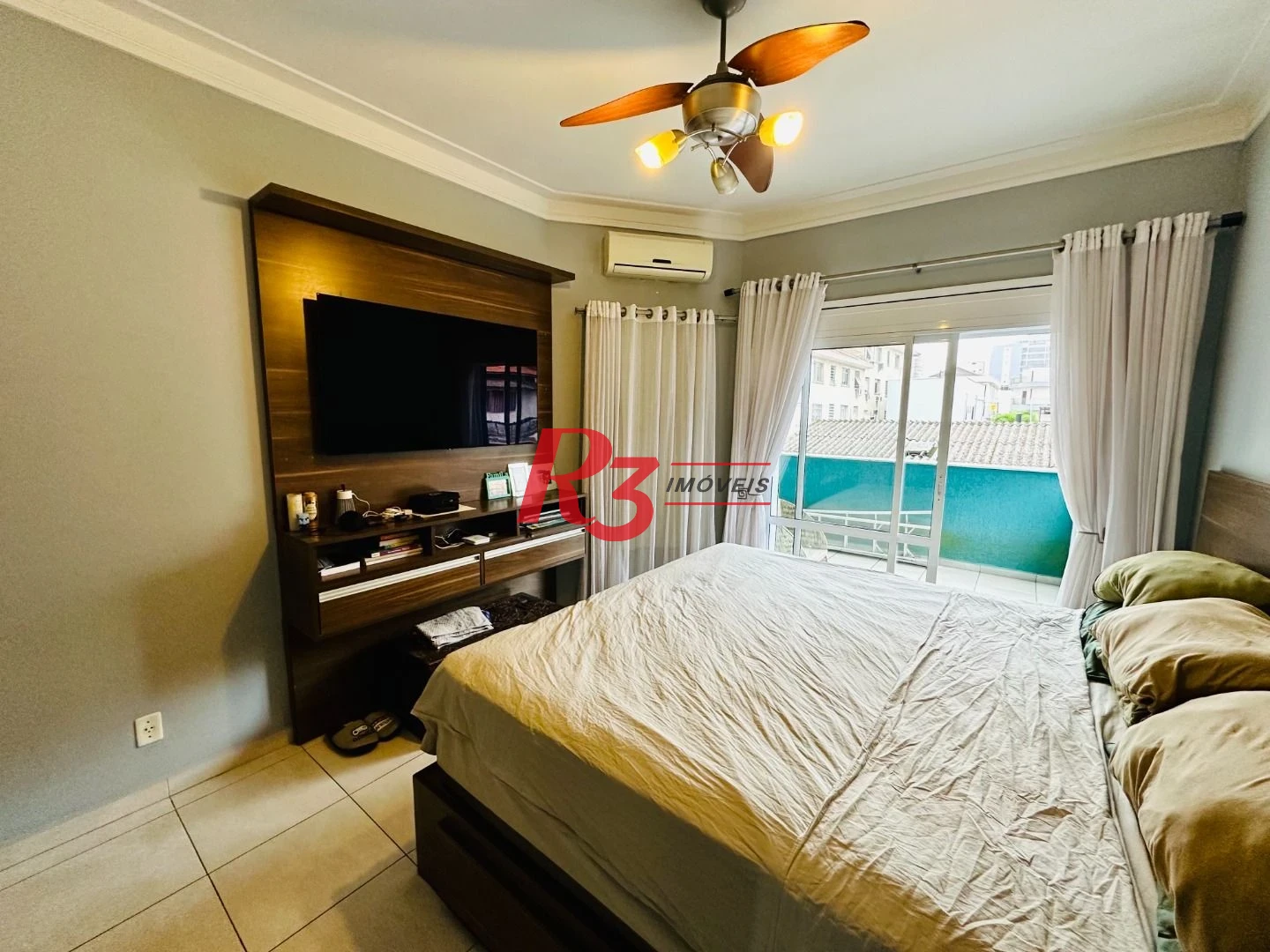 Sobrado com 4 dormitórios para alugar, 236 m² por R$ 18.104,17/mês - Embaré - Santos/SP
