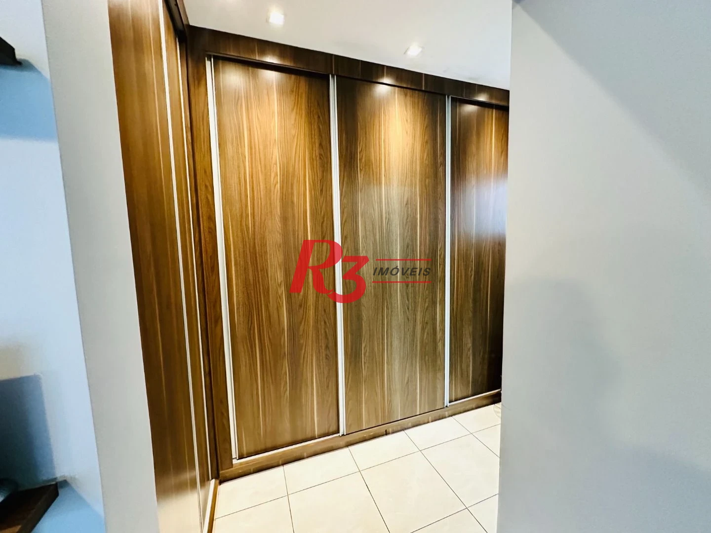Sobrado com 4 dormitórios para alugar, 236 m² por R$ 18.104,17/mês - Embaré - Santos/SP