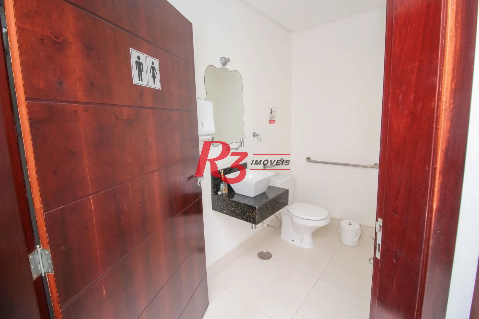 Sobrado com 4 dormitórios para alugar, 236 m² por R$ 18.104,17/mês - Embaré - Santos/SP