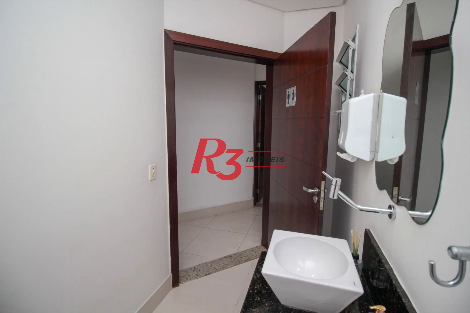 Sobrado com 4 dormitórios para alugar, 236 m² por R$ 18.104,17/mês - Embaré - Santos/SP