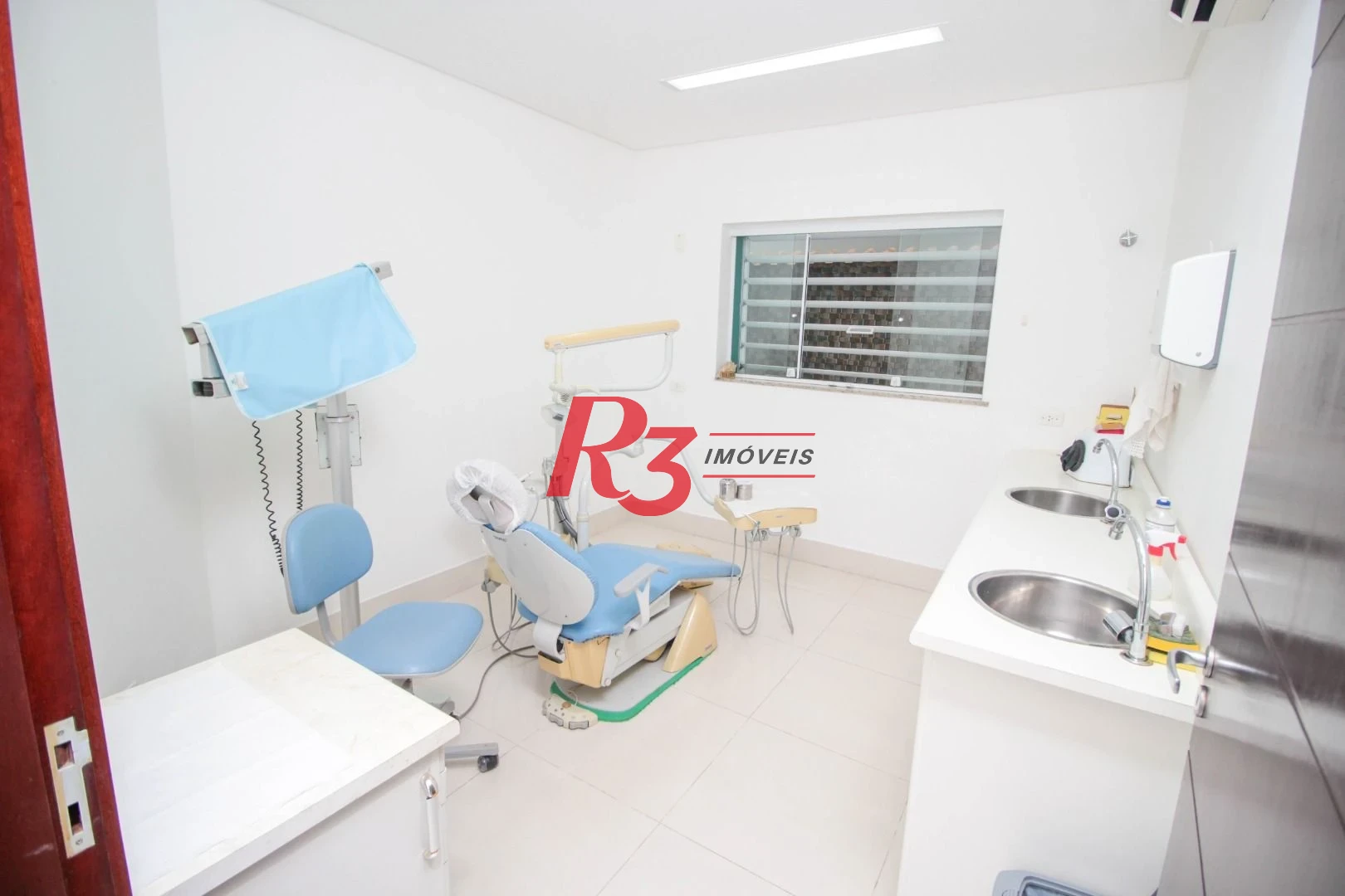 Sobrado com 4 dormitórios para alugar, 236 m² por R$ 18.104,17/mês - Embaré - Santos/SP
