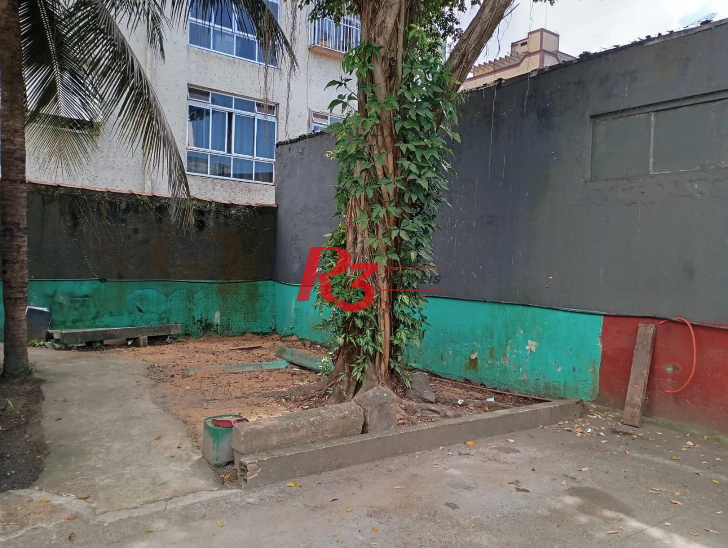 Terreno para alugar, 480 m² por R$ 8.000,00/mês - Aparecida - Santos/SP