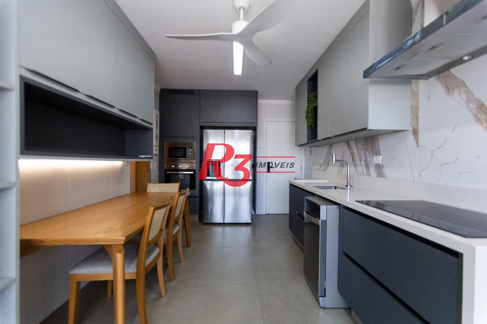 Apartamento com 3 dormitórios para alugar, 134 m² por R$ 12.500,02/mês - Gonzaga - Santos/SP