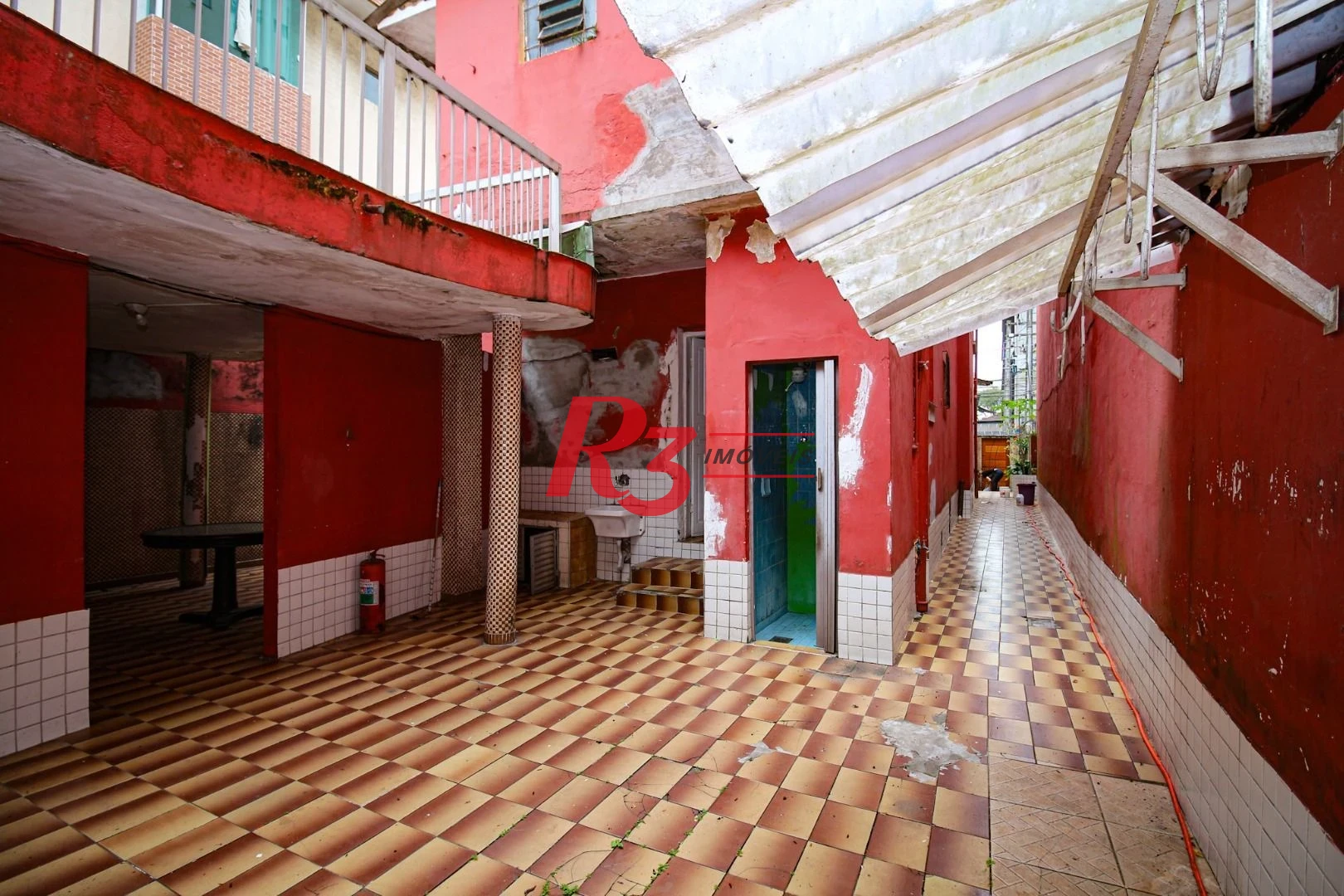 Casa com 9 dormitórios para alugar, 250 m² por R$ 15.890,00/mês - Encruzilhada - Santos/SP