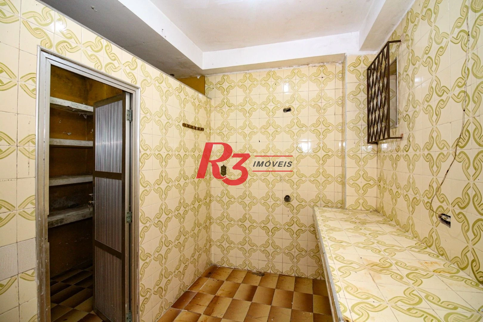 Casa com 9 dormitórios para alugar, 250 m² por R$ 15.890,00/mês - Encruzilhada - Santos/SP