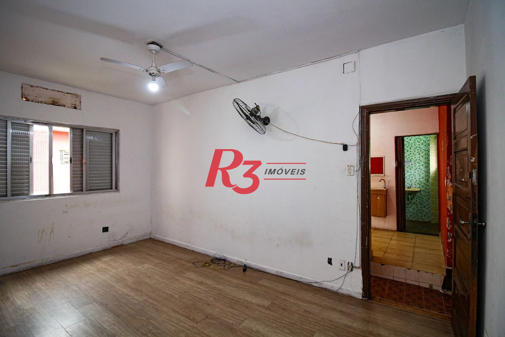 Casa com 9 dormitórios para alugar, 250 m² por R$ 15.890,00/mês - Encruzilhada - Santos/SP