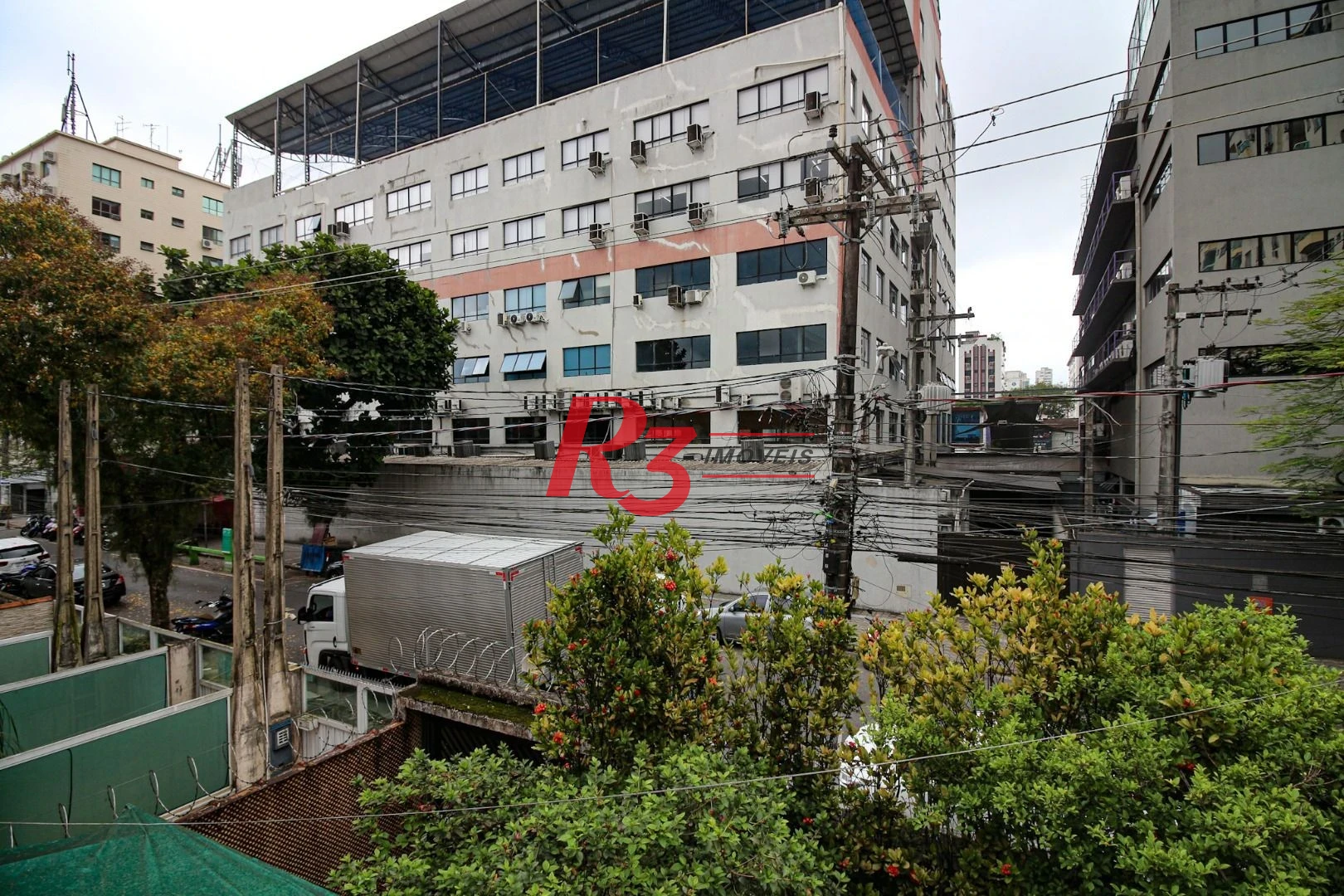 Casa com 9 dormitórios para alugar, 250 m² por R$ 15.890,00/mês - Encruzilhada - Santos/SP