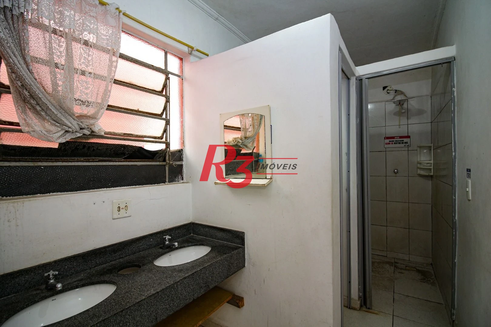 Casa com 9 dormitórios para alugar, 250 m² por R$ 15.890,00/mês - Encruzilhada - Santos/SP