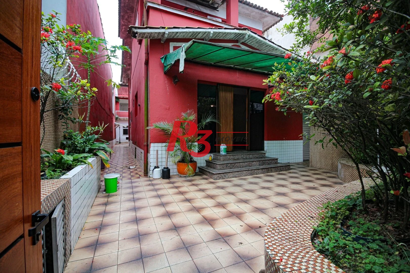 Casa com 9 dormitórios para alugar, 250 m² por R$ 15.890,00/mês - Encruzilhada - Santos/SP