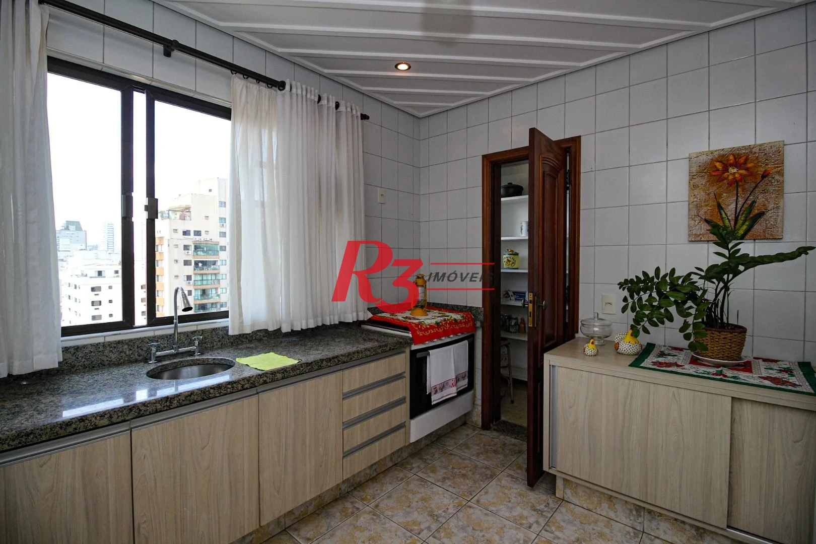 Cobertura com 4 dormitórios à venda, 970 m² por R$ 8.500.000,00 - Gonzaga - Santos/SP