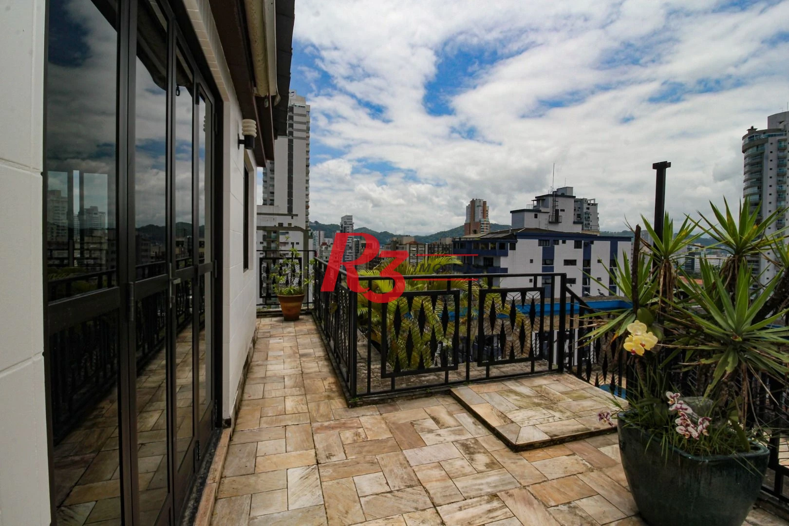 Cobertura com 4 dormitórios à venda, 970 m² por R$ 8.500.000,00 - Gonzaga - Santos/SP
