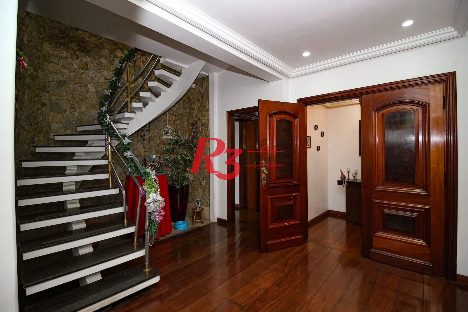 Cobertura com 4 dormitórios à venda, 970 m² por R$ 8.500.000,00 - Gonzaga - Santos/SP