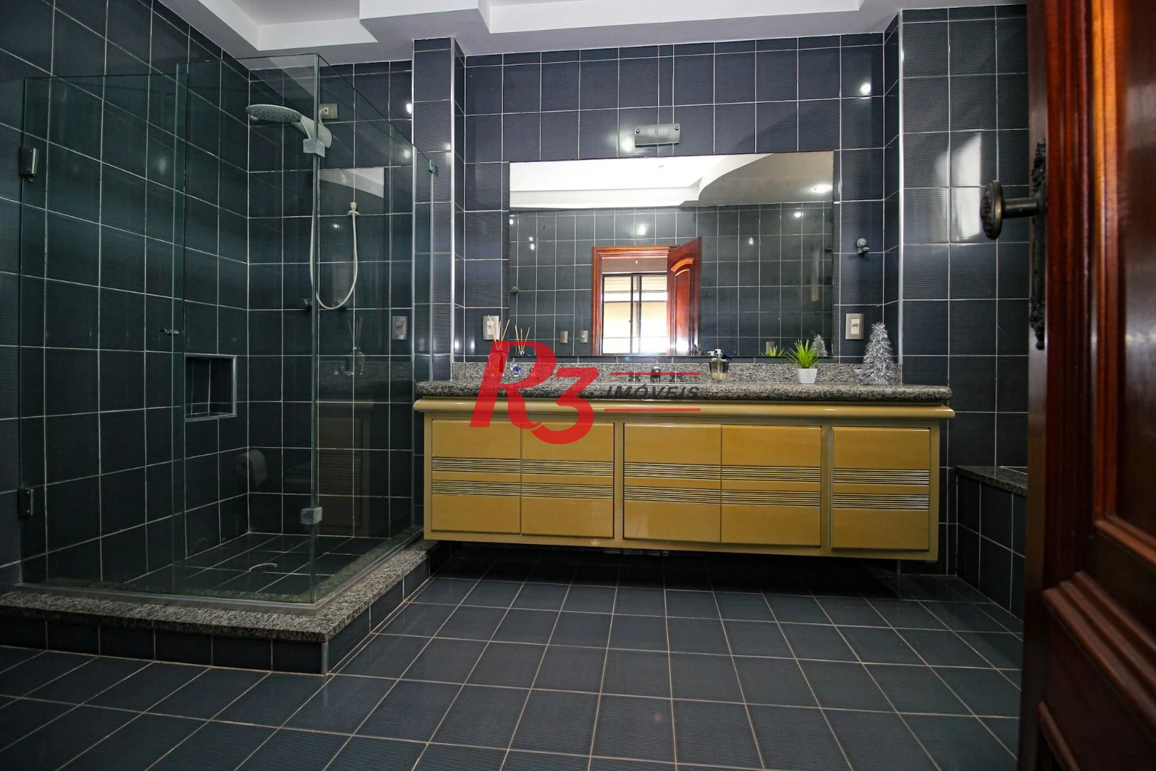 Cobertura com 4 dormitórios à venda, 970 m² por R$ 8.500.000,00 - Gonzaga - Santos/SP