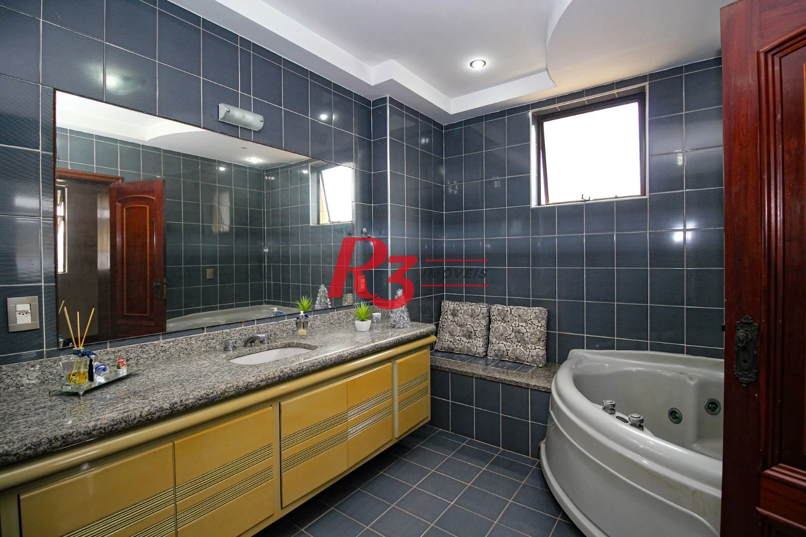 Cobertura com 4 dormitórios à venda, 970 m² por R$ 8.500.000,00 - Gonzaga - Santos/SP