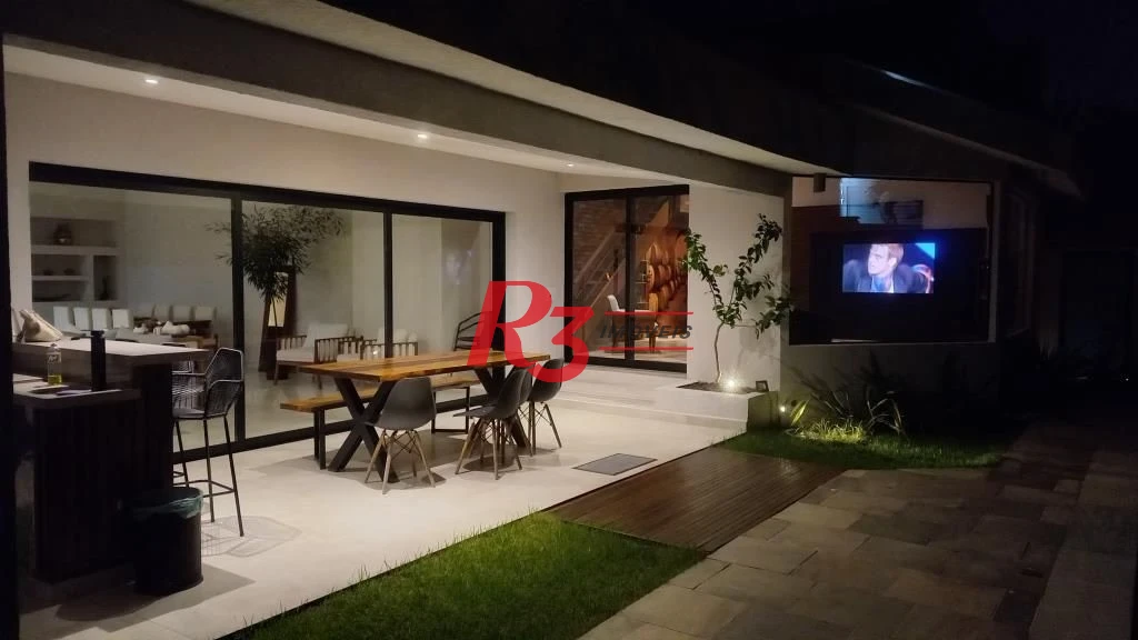 Casa com 6 dormitórios à venda, 400 m² por R$ 3.900.000,00 - Acapulco - Guarujá/SP