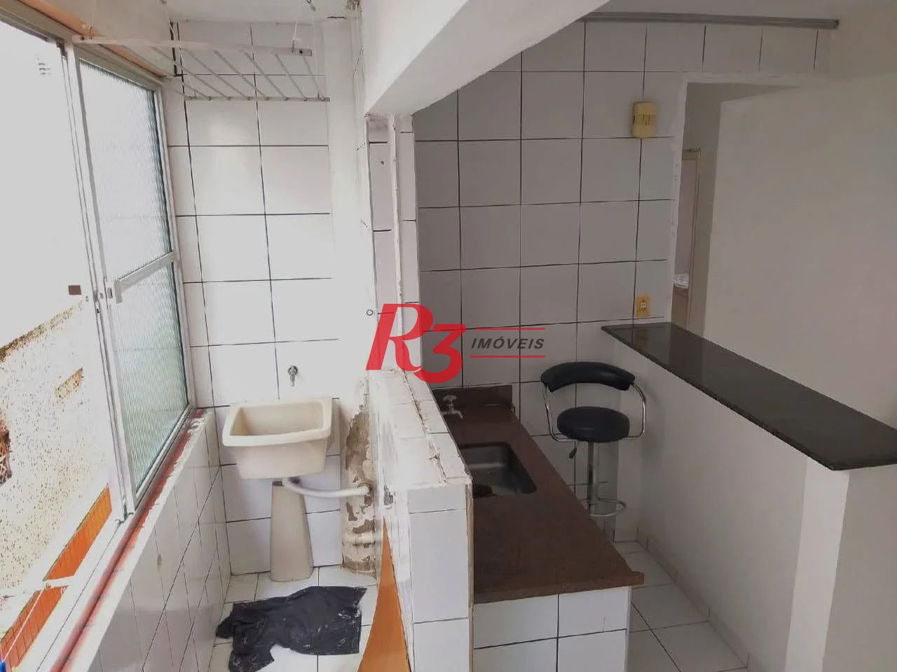 Apartamento com 2 dormitórios à venda, 75 m² por R$ 400.000,00 - Gonzaga - Santos/SP