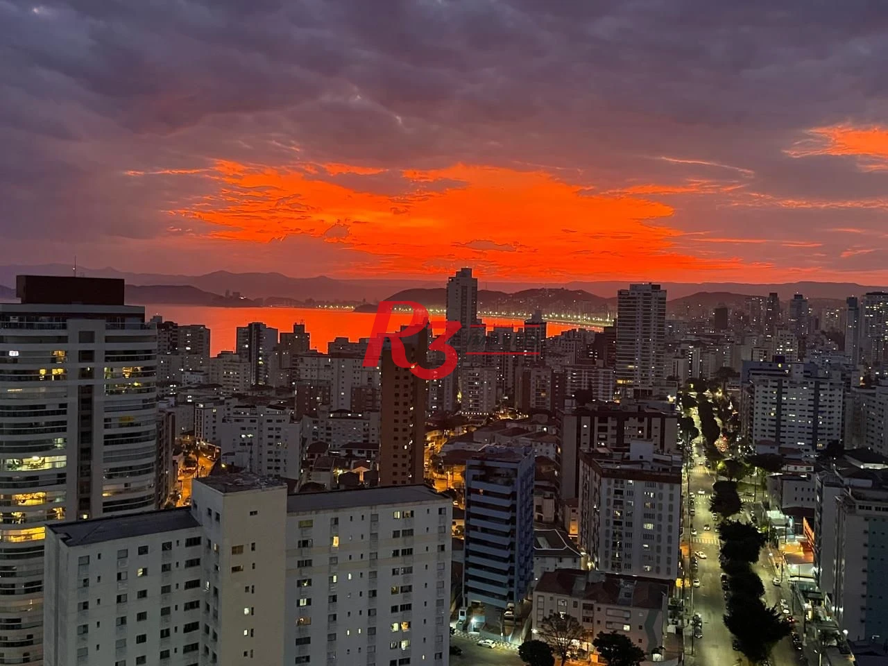 Apartamento com 3 dormitórios à venda, 199 m² por R$ 2.765.000,00 - Ponta da Praia - Santos/SP